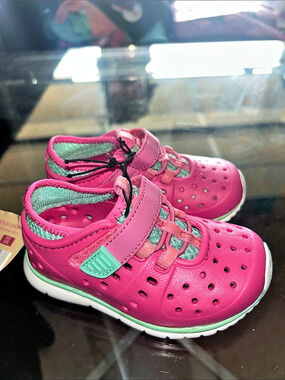Lily&Dan Girls' Outdoor Play Shoe Girls' Pink Athletic Shoes Size 5/6 NWT